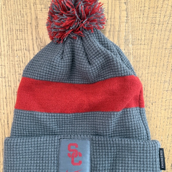 Nike USC Beanie with Pom. Go Trojans! - Picture 1 of 3
